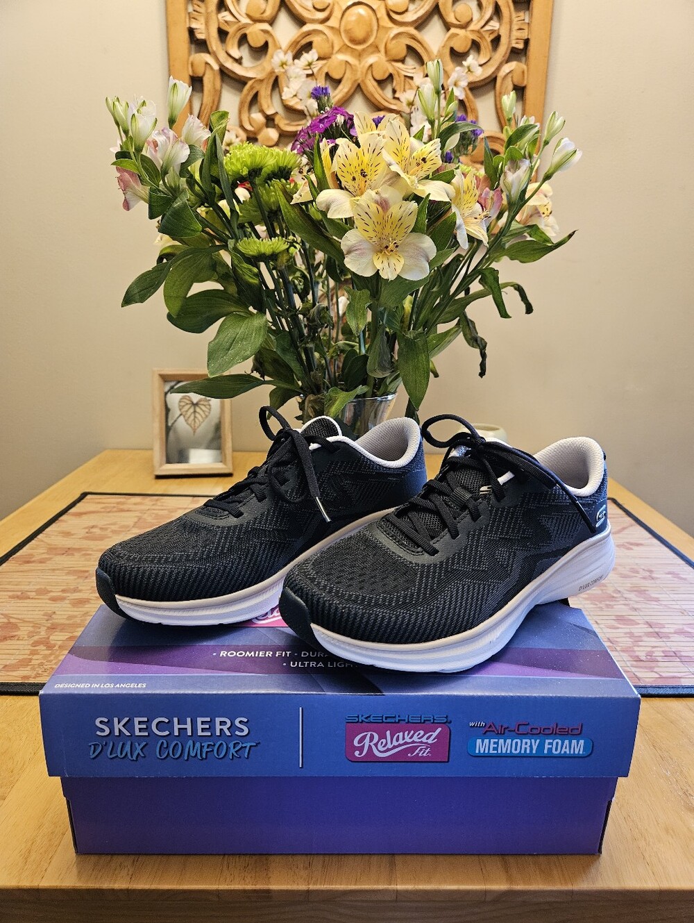 Skechers Women's Black and White D'Lux Comfort Athletic Sneakers